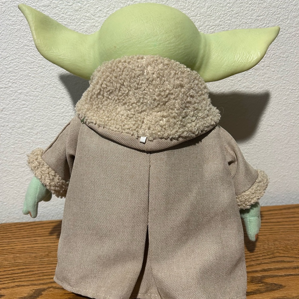 Baby Yoda Toy in Cloth Carry Bag - Picture 8 of 13